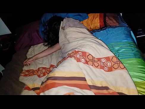 ❤️ Patėvis bara savo jauną pamotę, kol ji miega. ❤️ Kietas porno prie mūsų ❌❤