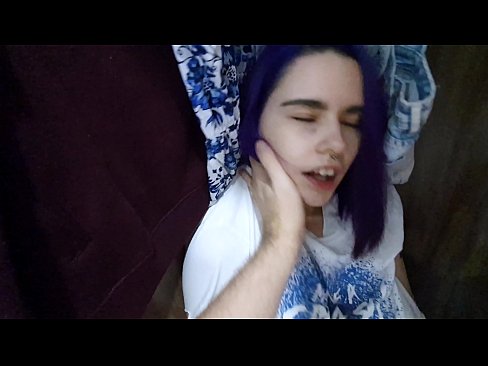 ❤️ Radau savo sesutę spintoje ir padėjau jai pasidaryti ❤️ Kietas porno prie mūsų ❌❤
