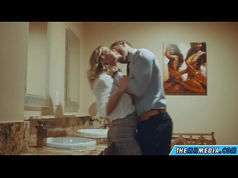 ❤️ Kai krūtininga blondinė vilioja tave viešajame tualete ❤️ Kietas porno prie mūsų ❌❤